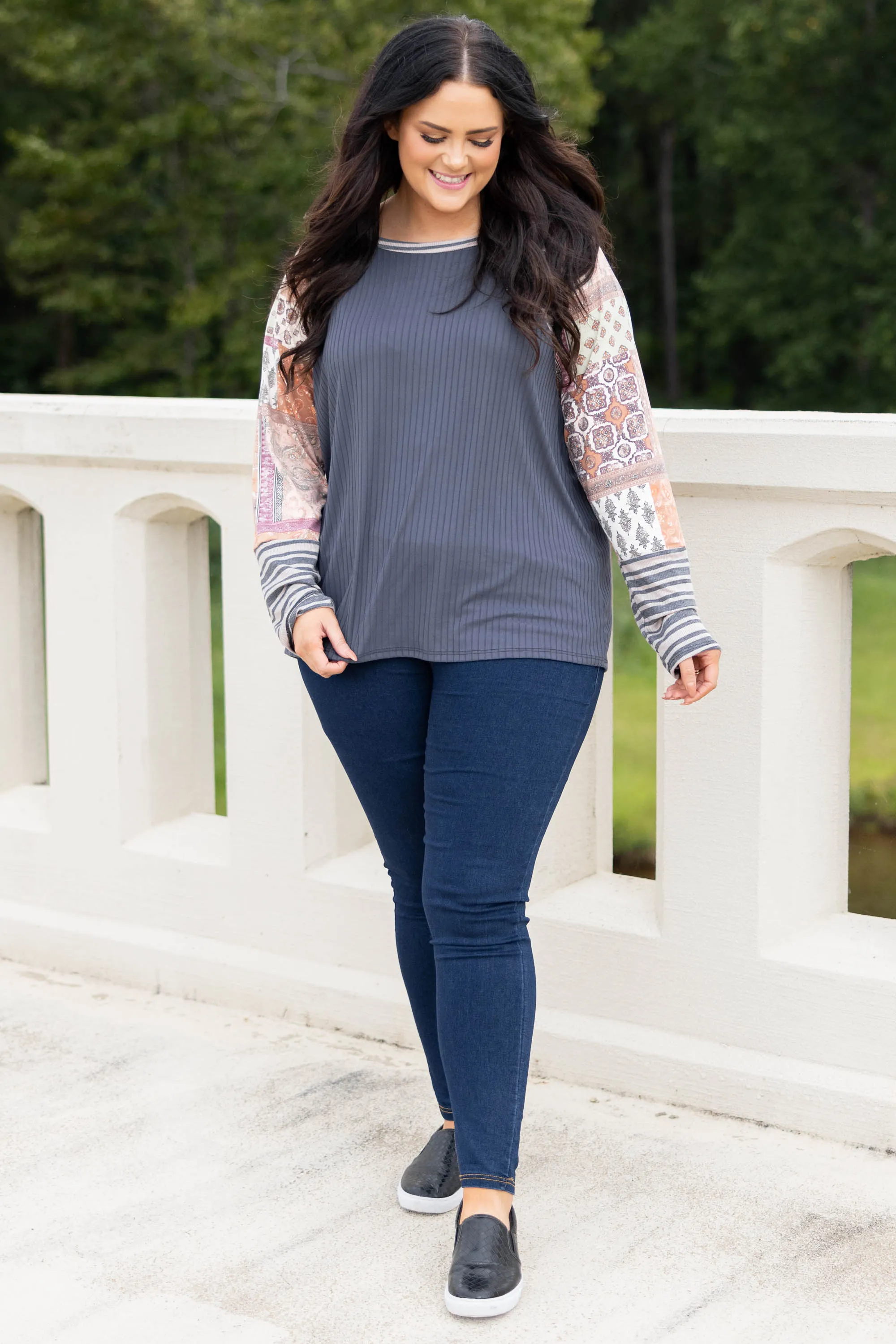 Patch of Love Top, Shadow Grey/Rust