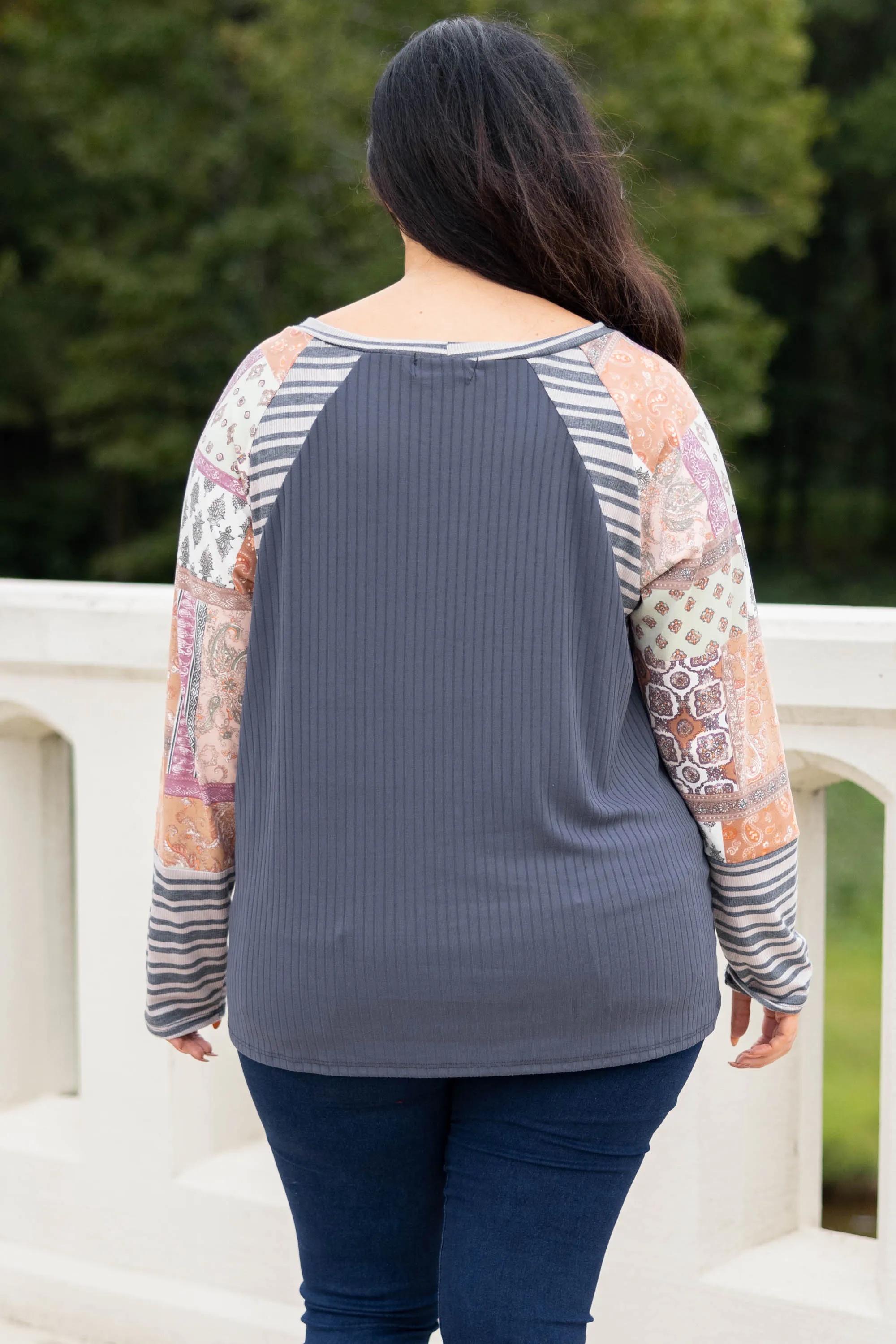 Patch of Love Top, Shadow Grey/Rust