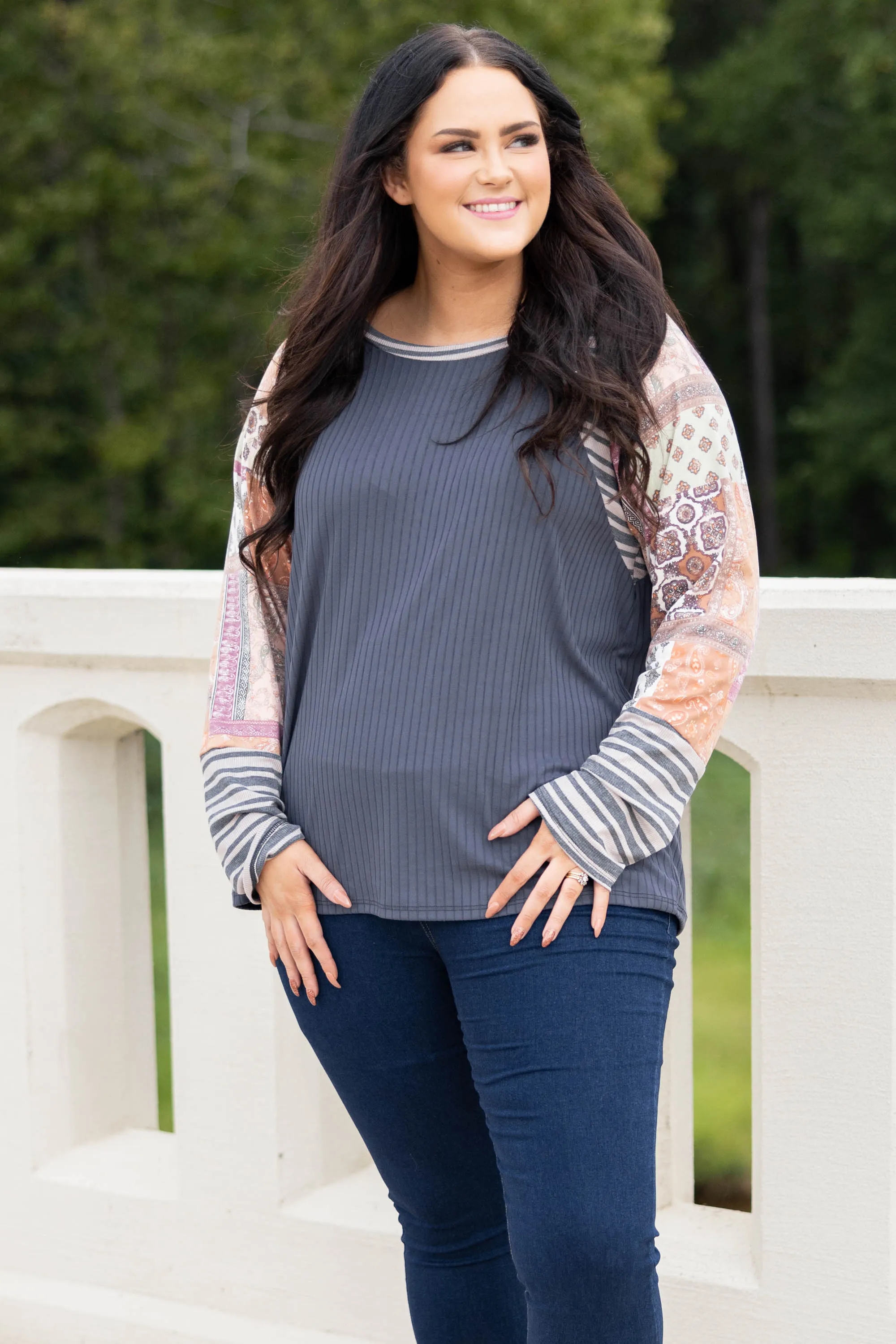 Patch of Love Top, Shadow Grey/Rust