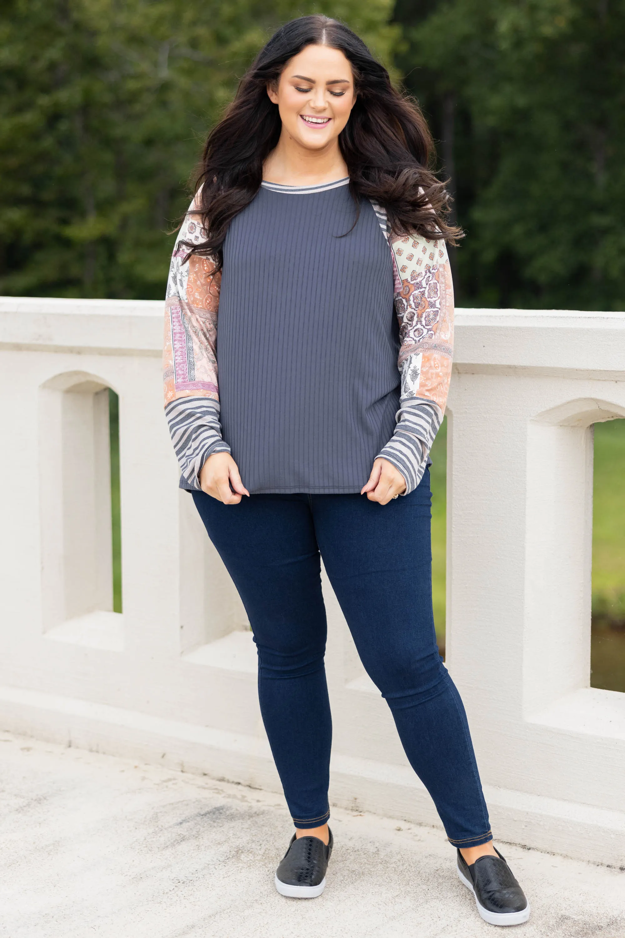 Patch of Love Top, Shadow Grey/Rust