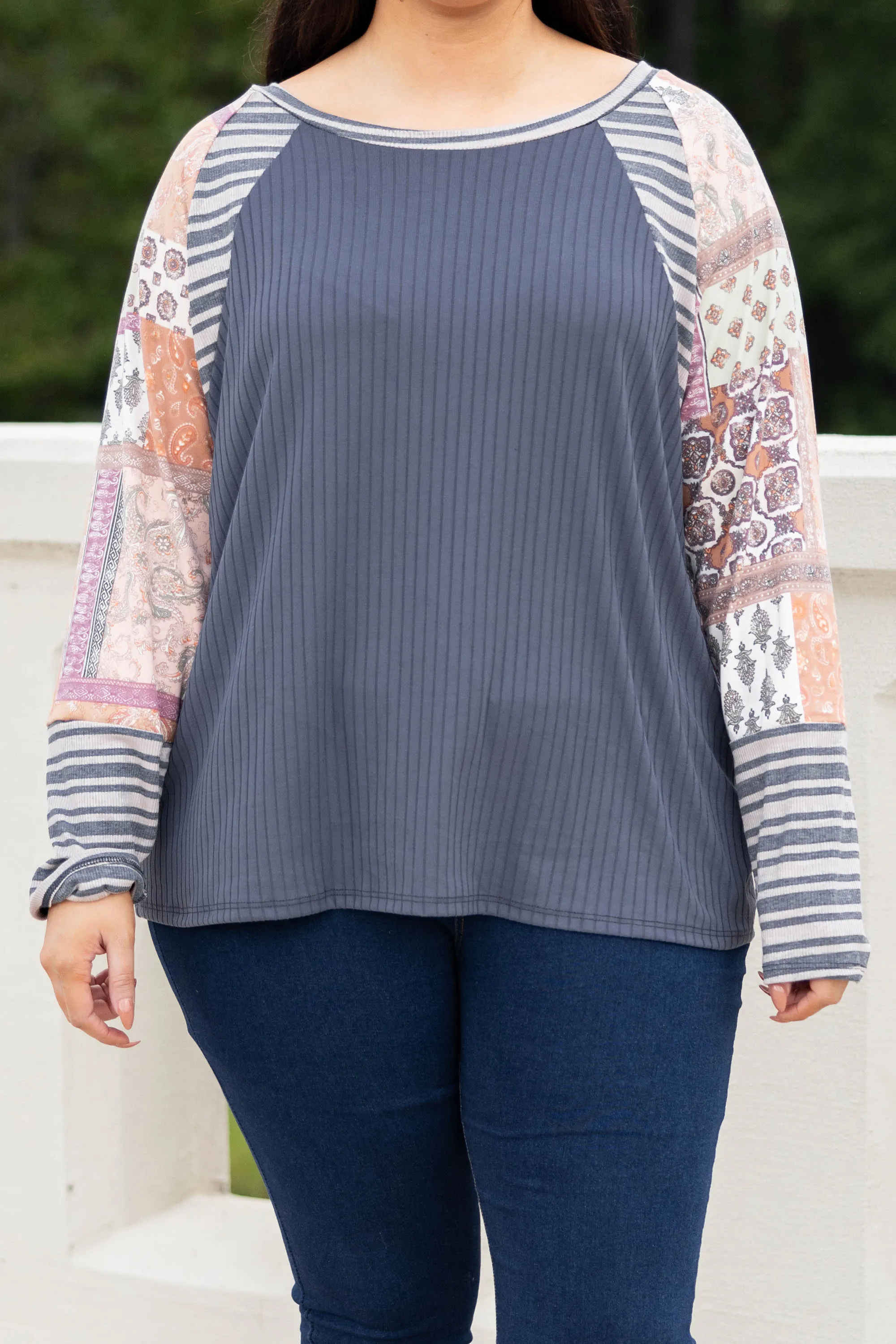 Patch of Love Top, Shadow Grey/Rust